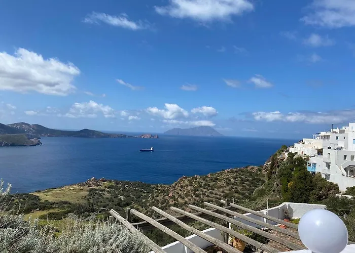 Mamos Sunset House Plaka