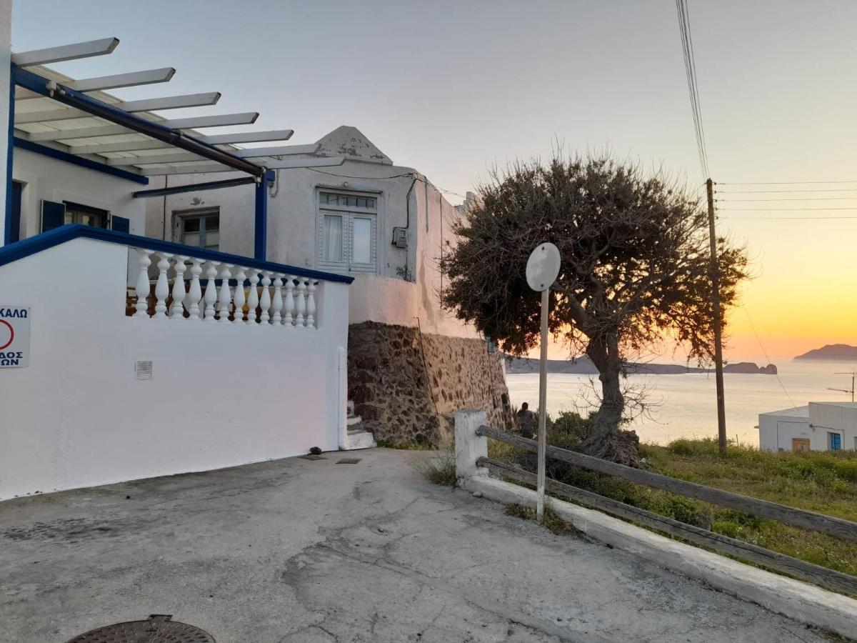 Mamos Sunset House Plaka