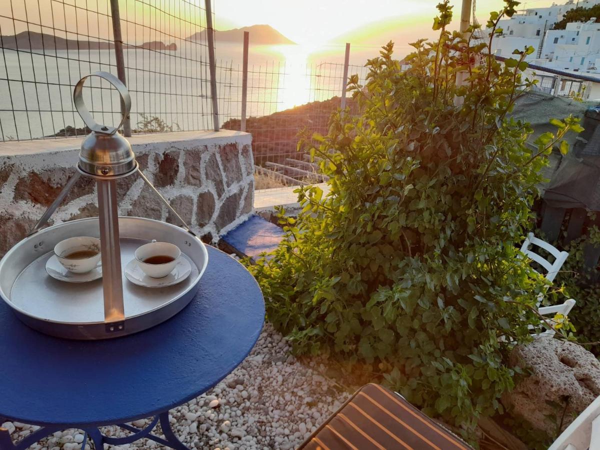 Mamos Sunset House Plaka