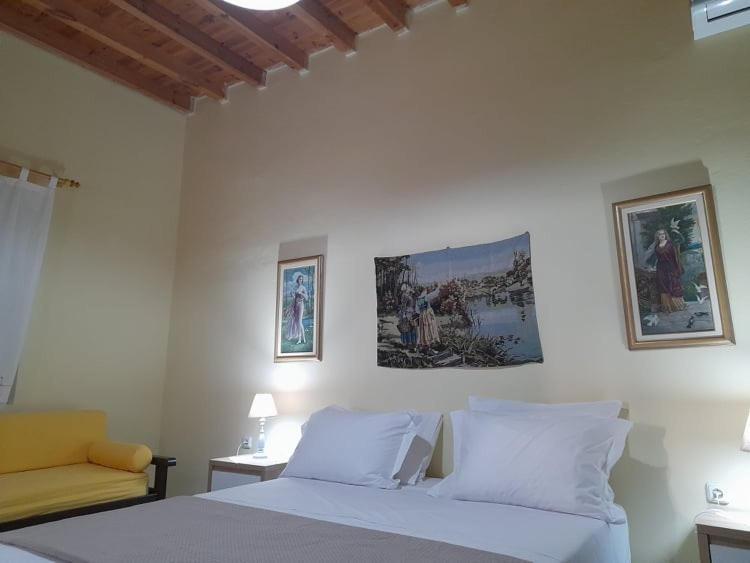 Mamos Sunset House Plaka